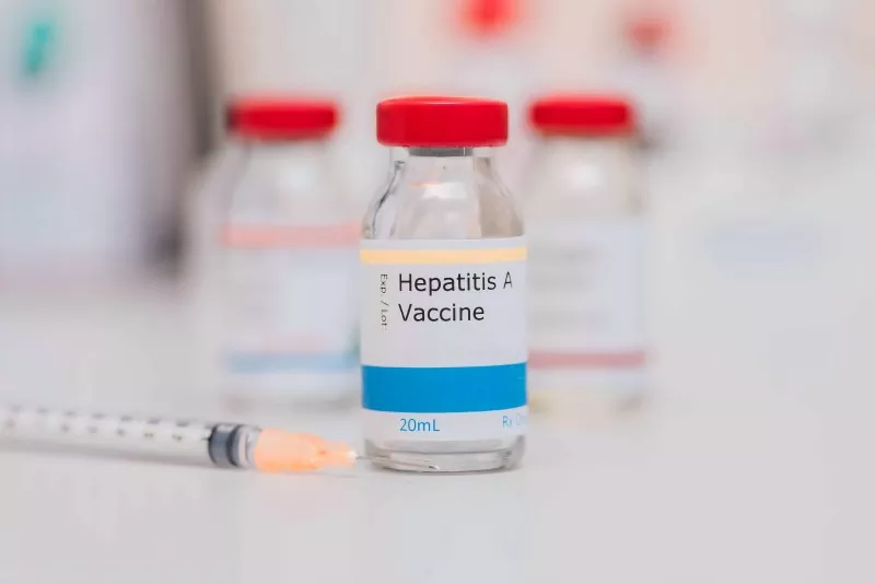 Hur man väljer mellan levande försvagade och inaktiverade hepatit A-vacciner?